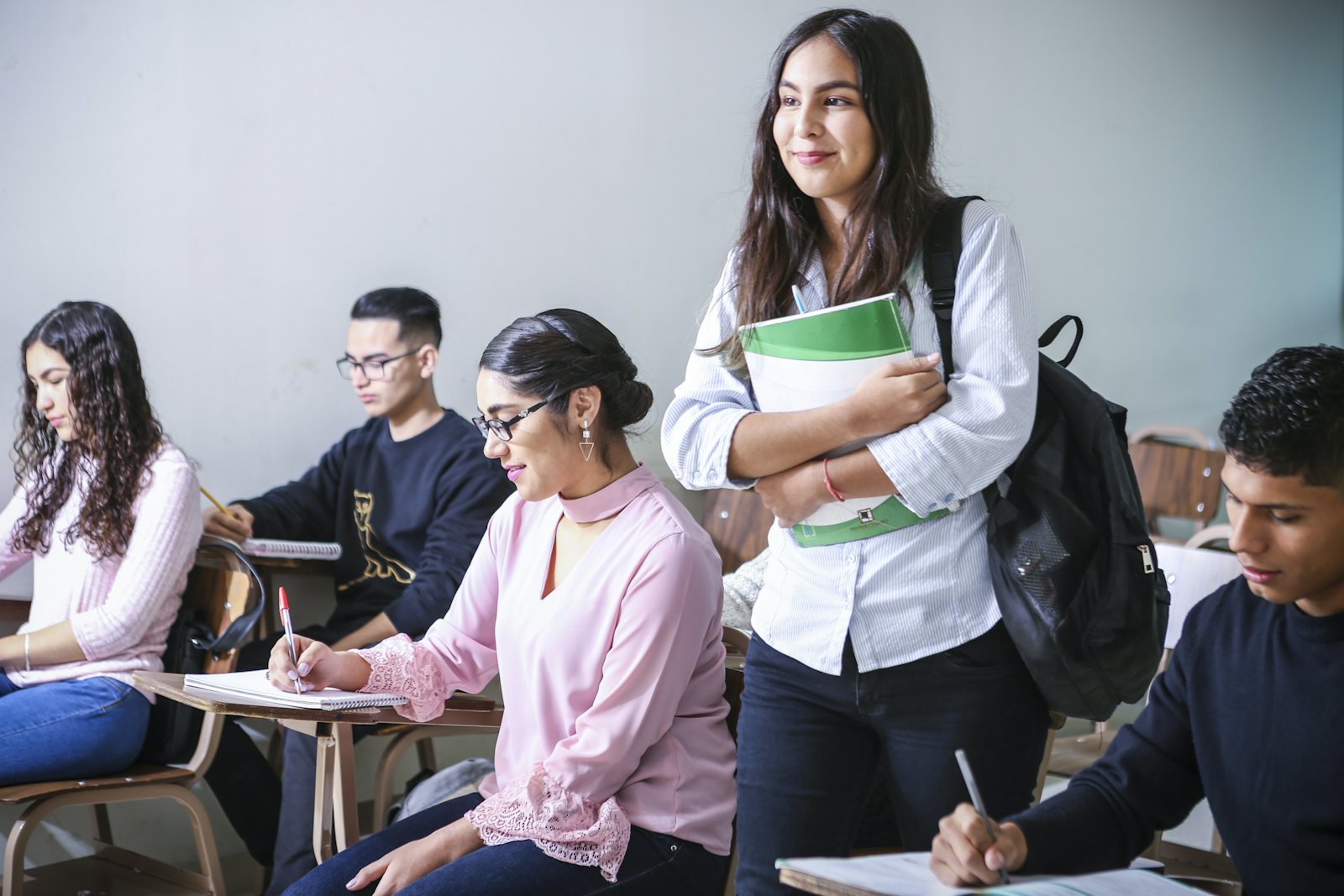 准备加拿大学生签证申请材料，包括录取信和财力证明文件