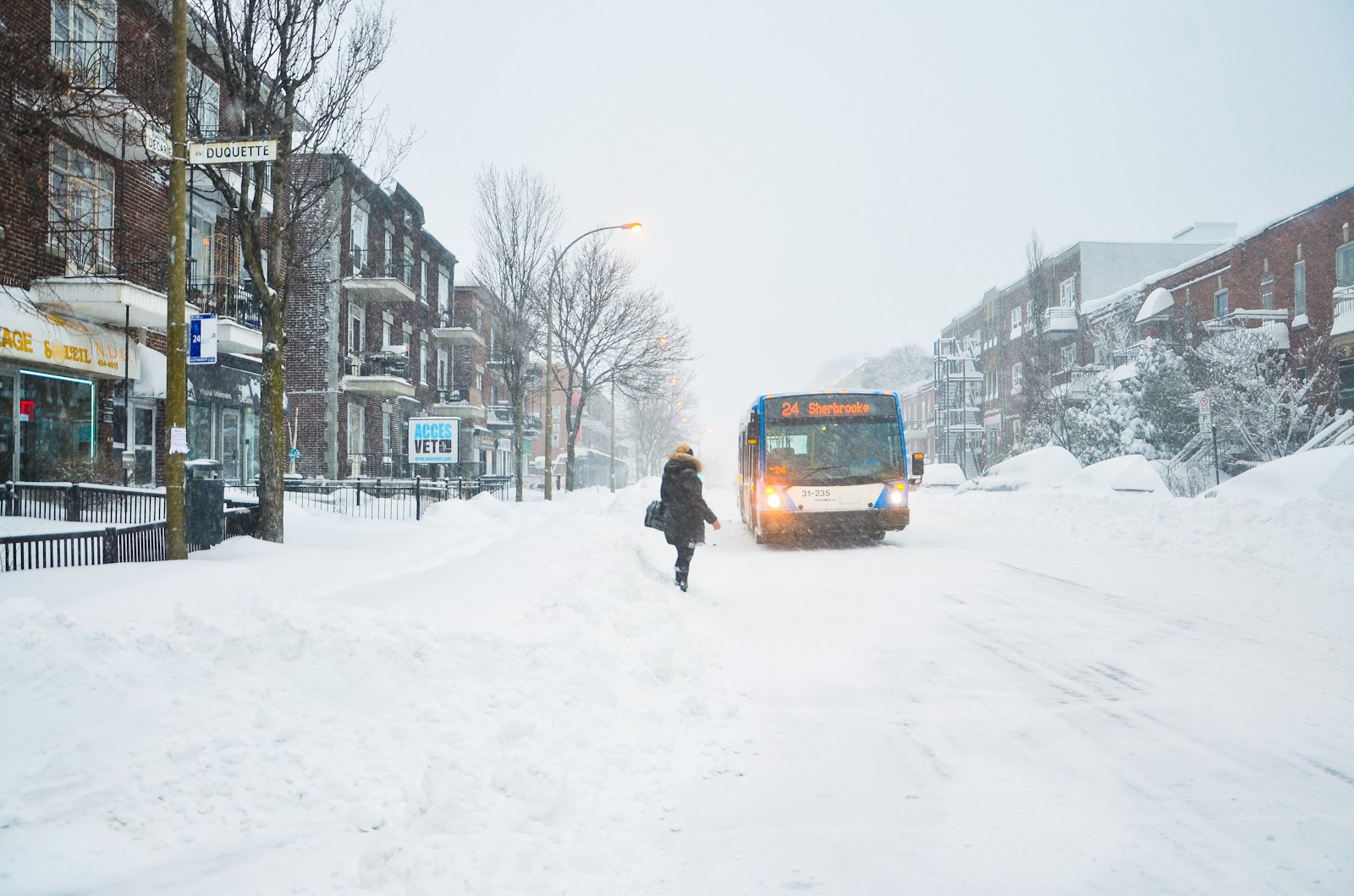 加拿大冬季生活完全指南：穿衣、开车、取暖、铲雪，新移民第一个冬天这样过